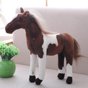 عروسک اسب به رنگ سیاه مانند