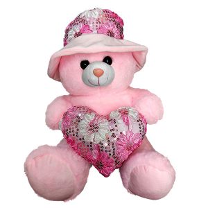 عروسک خرس در حال تقدیم قلب به عشق خود