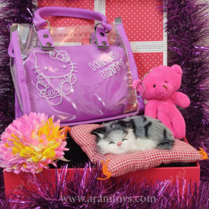 کادو تولد کیف کیتی بنفش با گربه صدا دار و خرس عروسکی جا کلیدی و گل مصنوعی صورتی