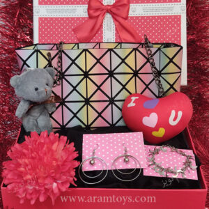 کادو تولد کیف رنگین کمانی شیک با قلب قرمز و گوشواره و آویز ساعت و عروسک و گل داخل جعبه آماده باکس
