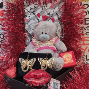 باکس کادو خرس عروسکی با گوشواره و شکلات و دراژه